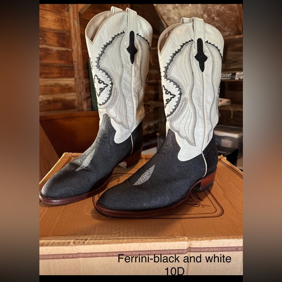 Ferrini Black and white Mens boots.  10D - Picture 2 of 4